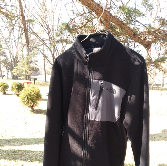 North Face Black and Grey Jacket Size; M - Picture 1 of 4